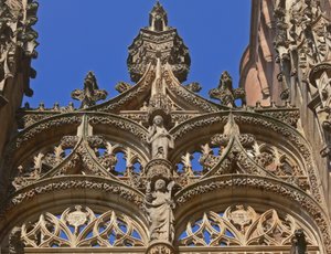 Tracería sobre la puerta sur de French School