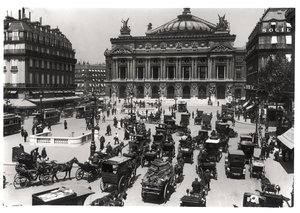 Tráfico frente a la Ópera de París, 1890-99