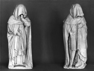 Dos dolientes, de la tumba del Duque Jean de Berry (1340-1416) c.1450-53 (alabastro)