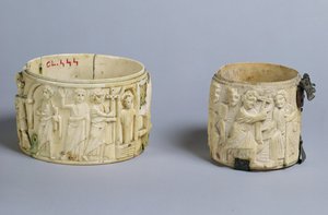 Dos píxides con relieves que representan la resurrección de Lázaro y Cristo sanando a un ciego de nacimiento, siglo VI-VII