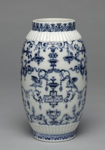 Jarrón, Fábrica de Porcelana de Saint Cloud, c.1695-1700 de French School