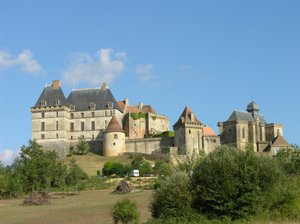 Vista del Castillo de Biron, siglo XV-XVI de French School