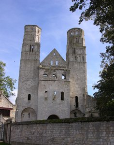 Vista de la Abadía de Jumièges de French School