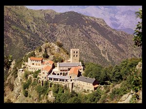 Vista de la Abadía de San Martín del Canigó