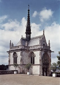 Vista de la Capilla Saint-Hubert del Chateau Amboise, terminada en 1493 de French School