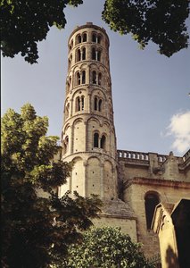 Vista de la Torre Fenestrelle de la Catedral de San Teodorito de French School
