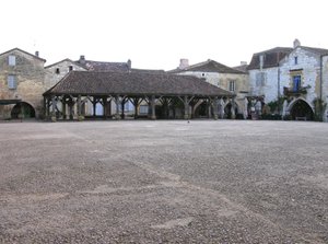 Vista del mercado cubierto en el pueblo de French School
