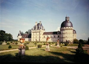 Vista de la fachada este, edificio comenzado en 1540 de French School