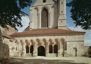 Vista del pórtico de entrada de la Abadía Cisterciense, construida 1140-60 de French School