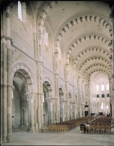 Vista del interior de la nave, siglo XII de French School