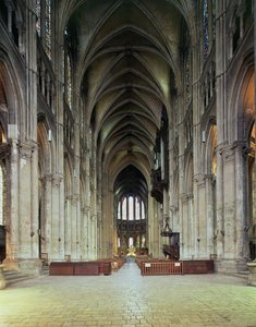 Vista de la nave, comenzada en 1194 de French School