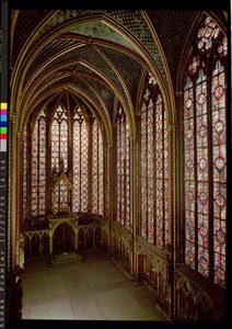 Vista de las vidrieras en la capilla superior, 1246-48