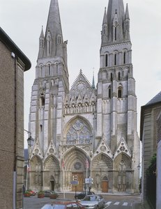 Fachada oeste de la Catedral de Bayeux de French School