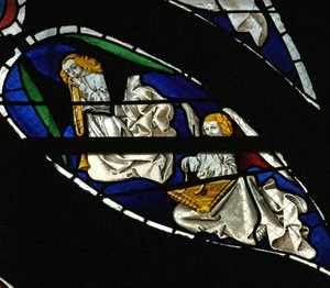 Ventana E3 que representa ángeles músicos con sacabuche y salterio de French School