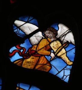 Ventana que representa a un Ángel Musical