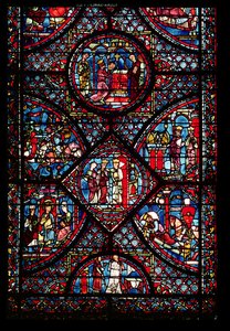 Ventana que representa escenas de la Vida de Carlomagno (747-814) del deambulatorio