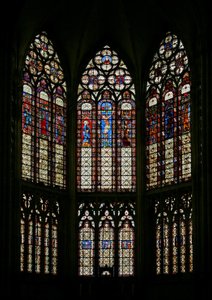 Ventana que representa el claristorio del extremo este con ventanas de banda de French School