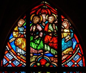 Ventana w0 que representa Pentecostés: la Virgen y cuatro Apóstoles de French School