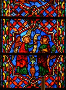Ventana que representa la Anunciación de French School