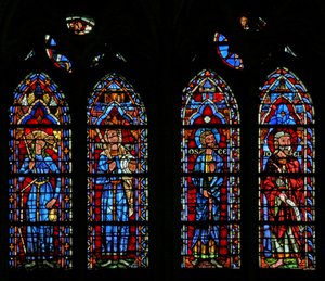Ventana w103 que representa la Sinagoga, Judith, los profetas Oseas y Joel de French School