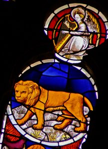 Ventana w114 con el signo zodiacal de Leo de French School