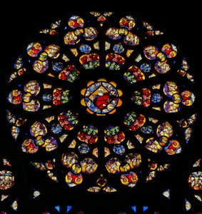 Ventana w120 el rosetón sur con Dios Padre rodeado de querubines y ángeles. En los lancetas: la vida de Moisés (rosetón - interno) de French School