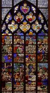 Ventana w12 que representa escenas de la Vida de Cristo después de la Crucifixión