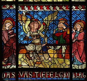 Ventana w14 que representa a las Santas Mujeres en la tumba de French School