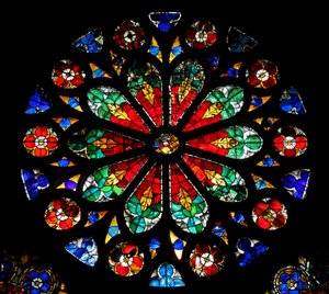 Ventana w17 que representa una rosa con diseño naturalista de French School