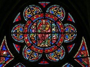 Ventana w200 que representa una roseta: Cristo rodeado por símbolos de los Evangelistas de French School
