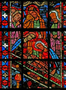 Ventana w201 que representa el Funeral de la Virgen María - los Apóstoles se reúnen para asistir de French School