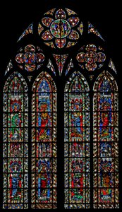 Ventana w204 que representa a santas femeninas de French School