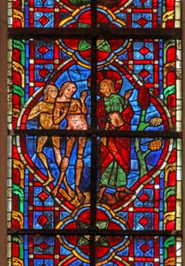 Ventana w207 que representa a Adán siendo advertido de no comer del Árbol del Conocimiento de French School