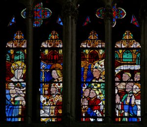 Ventana w219 que representa a la Virgen y el Niño de French School