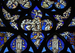 Ventana w32 que representa una multitud de ángeles de French School