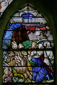 Ventana w5 que representa una escena del Libro de la Revelación de San Juan: los reyes de la tierra adoran a la bestia