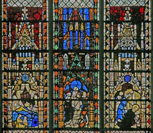 Ventana w5 que representa escenas de la vida de San Juan Bautista de French School