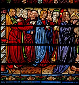 Ventana w6 que representa a Cristo con los Apóstoles mientras Lázaro es resucitado de French School