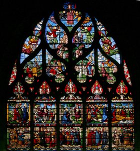 Ventana w6 que representa escenas de la vida de Santa María Magdalena de French School