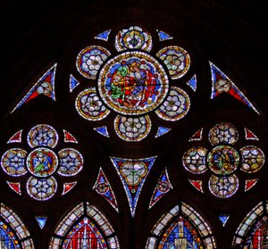 Ventana w7 que representa las luces del tracería con dos ángeles y Noli Me Tangere de French School