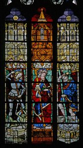 Ventana w8 que representa a San Miguel, Santiago y San Cristóbal de French School