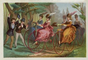 Mujeres montando bicicletas