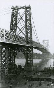 Puente de Williamsburg sobre el East River durante la construcción, 1898