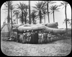 Estatua colosal caída de Ramsés el Grande, Menfis, Egipto, c1890