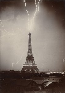 La Torre Eiffel Golpeada por un Rayo, 1902 de Gabriel Loppe