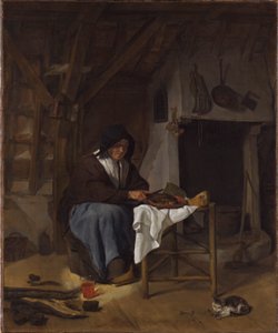 Anciana comiendo en un interior