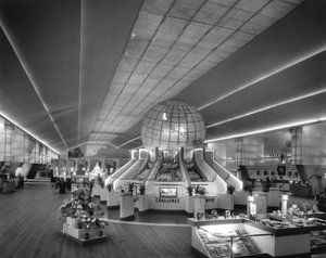Globo iluminado de Cel-O-Glass en el Salón de Agricultura en la Feria Mundial de Nueva York, 1939 de Gabriel Moulin