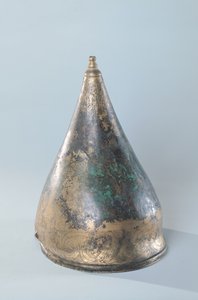 Casco con decoración incisa, de una tumba en Berru, Marne (bronce)