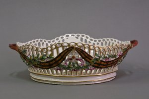 Cesta de pan del servicio de cena de porcelana de la Orden de San Jorge el Triunfante, Fábrica de Porcelana Gardner, 1777 de Gavriil Ignatievich Kozlov