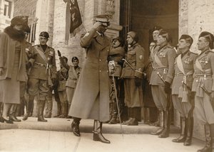 Álbum MVSN- Camisas Negras: Los Príncipes de Piamonte visitan la Casa Madre de los Mutilados en Roma, 021938 de Genovesi Genovesi